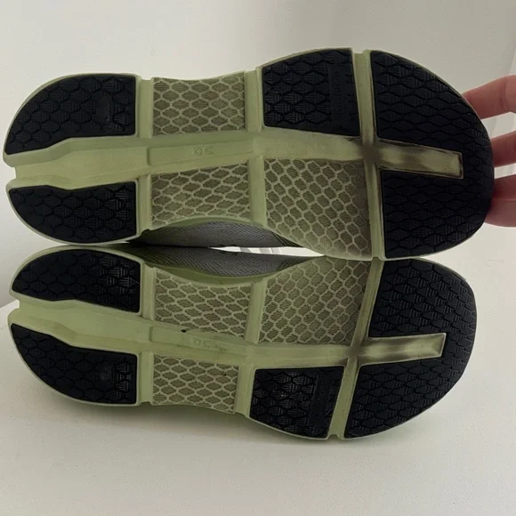 On. Running Shoes - Picture 6 of 6